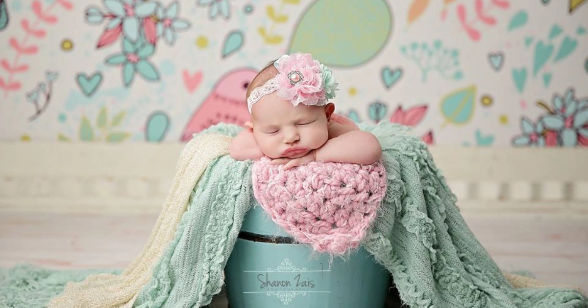 Classic Poses with Baby in Blankets