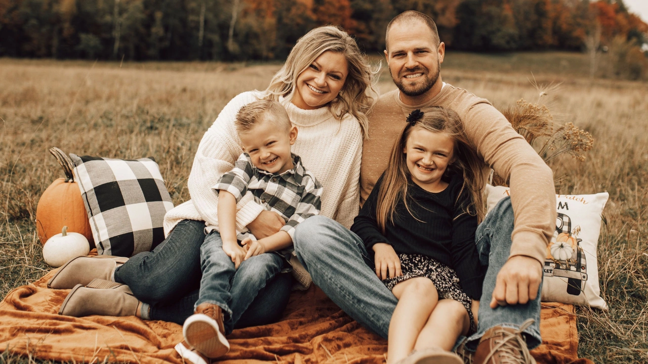 Why Fall Is the Best Time for Family Photos